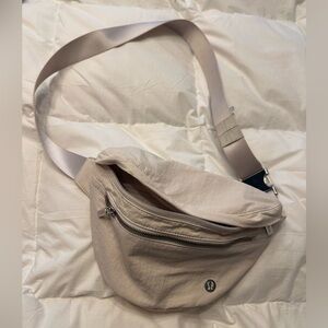 Lululemon City Adventurer 2.5L Bag in White Opal